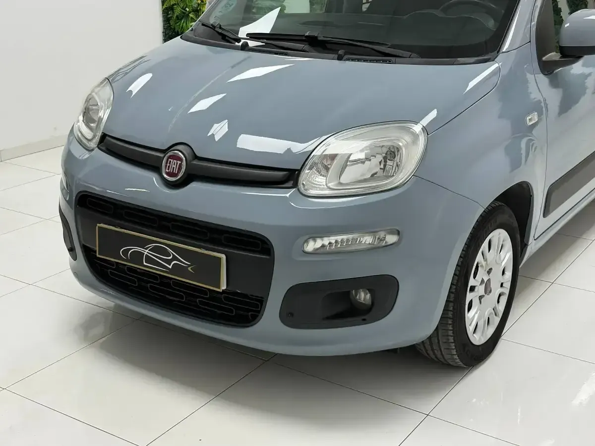 Usado Fiat Panda Lounge 69 CV (50 kW) 2019 Gris Utilitario