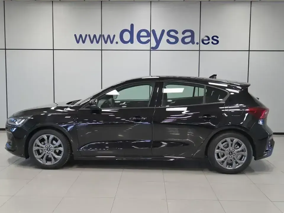 Usado Ford Focus ST-Line 125 CV (91 kW) 2023 Negro Berlina