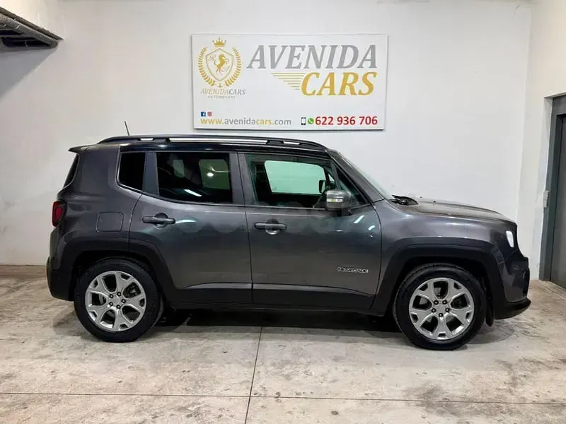 Usado Jeep Renegade Limited 120 CV (88 kW) 2019 Gris / plata SUV