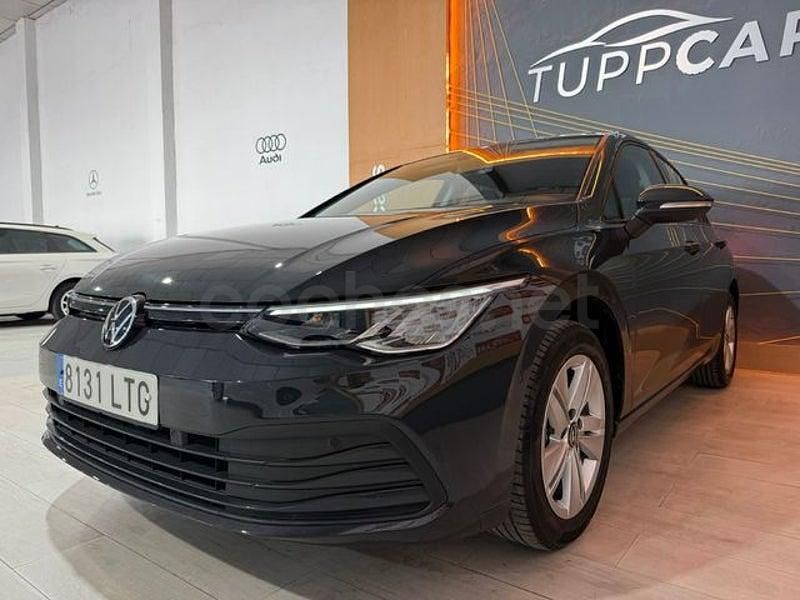 Usado VW Golf VIII Life 110 CV (80 kW) 2022 Gris / plata Berlina