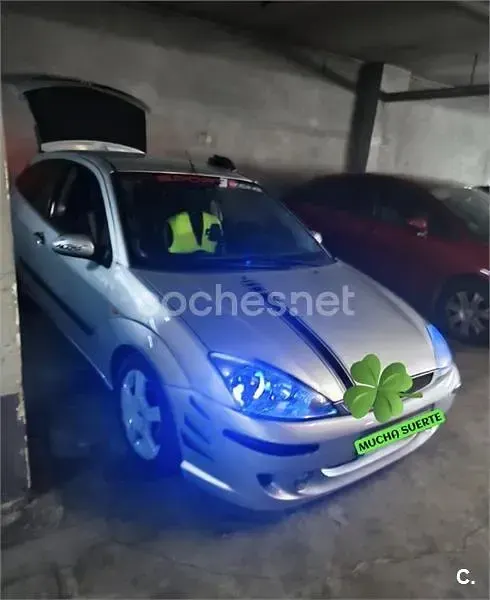 Usado Ford Focus Trend 115 CV (84 kW) 2002 Gris / plata Berlina