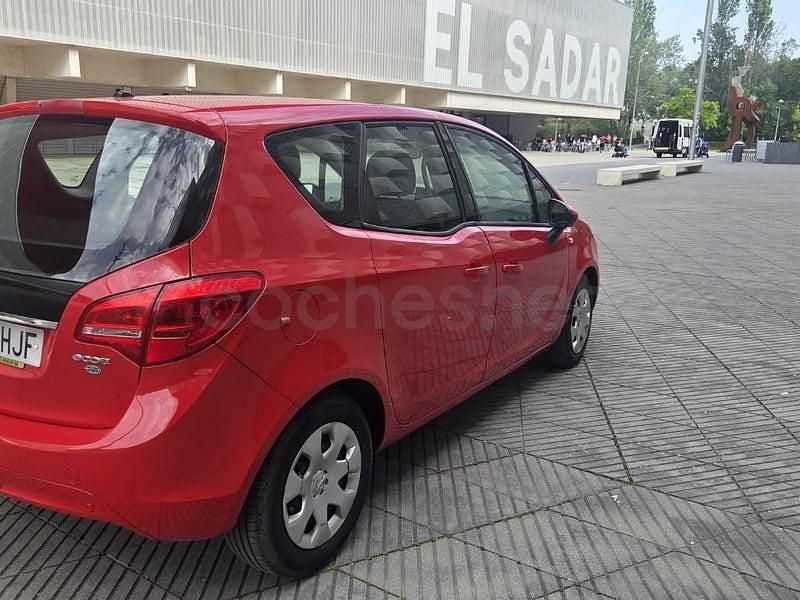 Usado Opel Meriva Design Edition 110 CV (80 kW) 2012 Rojo Monovolumen