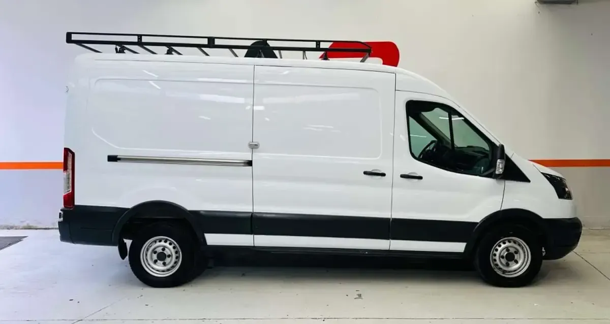 Usado Ford Transit Ambiente 131 CV (96 kW) 2020 Blanco Van