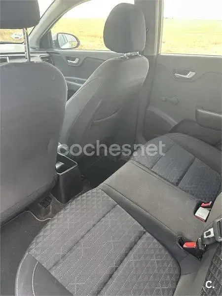 Usado Kia Rio Plus 84 CV (61 kW) 2017 Blanco Berlina