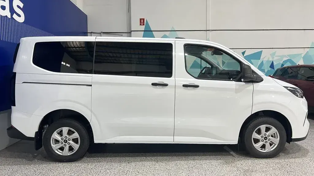 Nuevo Ford Tourneo Custom Trend 136 CV (100 kW) 2025 Blanco Van