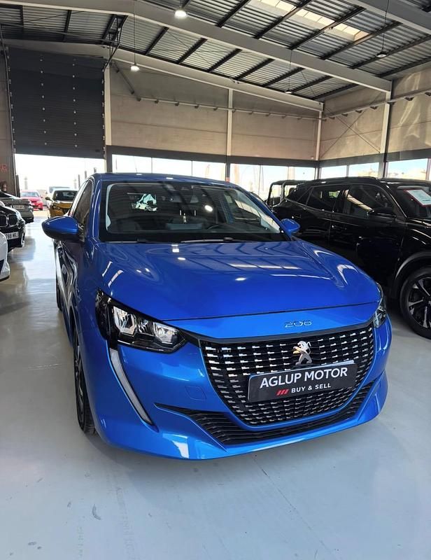 Usado Peugeot 208 Allure 100 CV (73 kW) 2021 Azul Utilitario