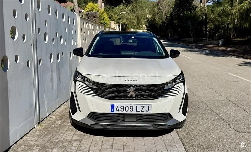 Usado Peugeot 5008 Allure 130 CV (95 kW) 2022 Blanco SUV