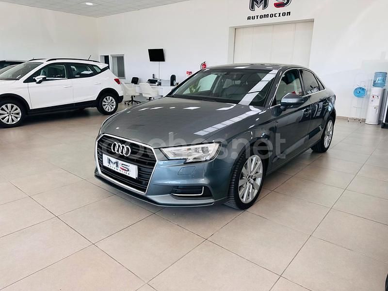 Usado Audi A3 Design 116 CV (85 kW) 2018 Gris / plata Berlina