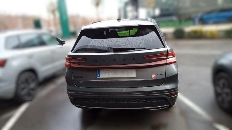 Usado Skoda Kodiaq SportLine 193 CV (141 kW) 2025 Gris/plata SUV