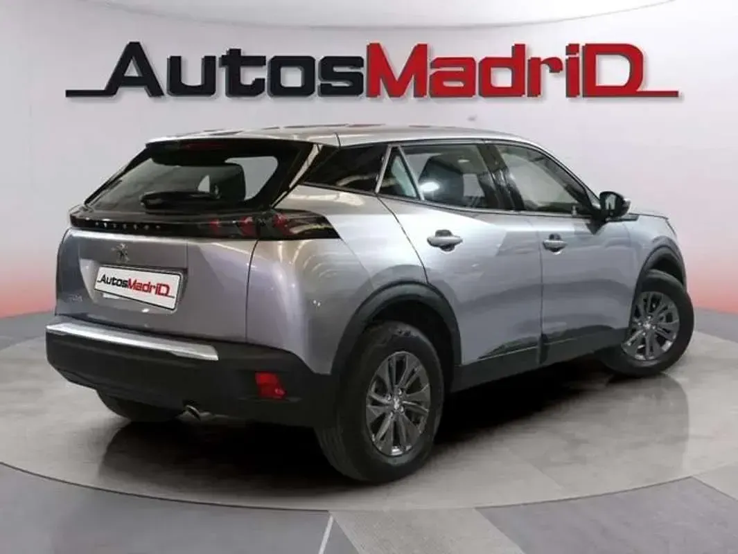 Usado Peugeot 2008 Active 111 CV (81 kW) 2021 Gris SUV
