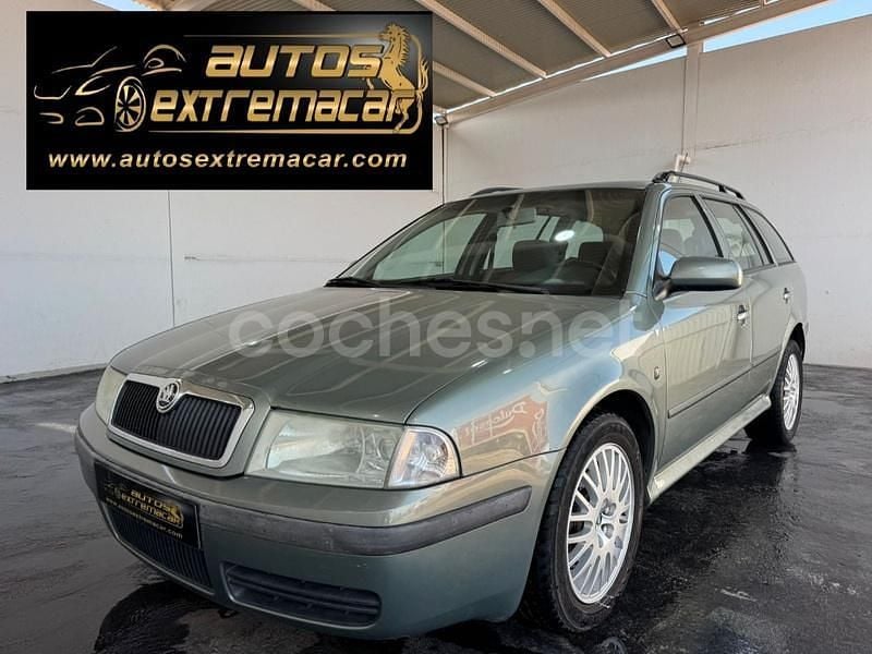 Verde Usado 2003 Skoda Octavia Familiar | 2499 € - Imagen 1/4