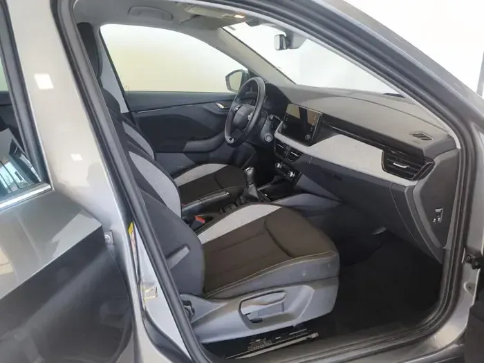 Usado Skoda Kamiq Selection 115 CV (84 kW) 2025 Gris SUV