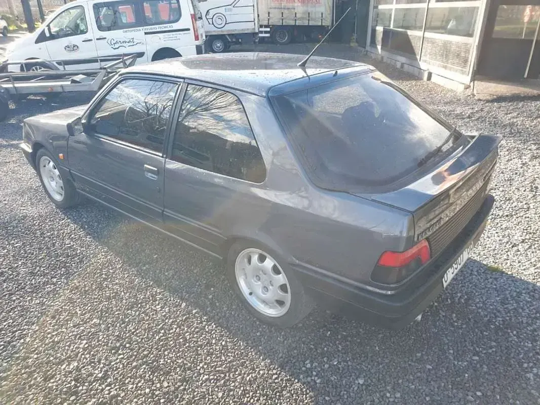 Usado Peugeot 309 GTi 159 CV (116 kW) 1991 Gris Utilitario