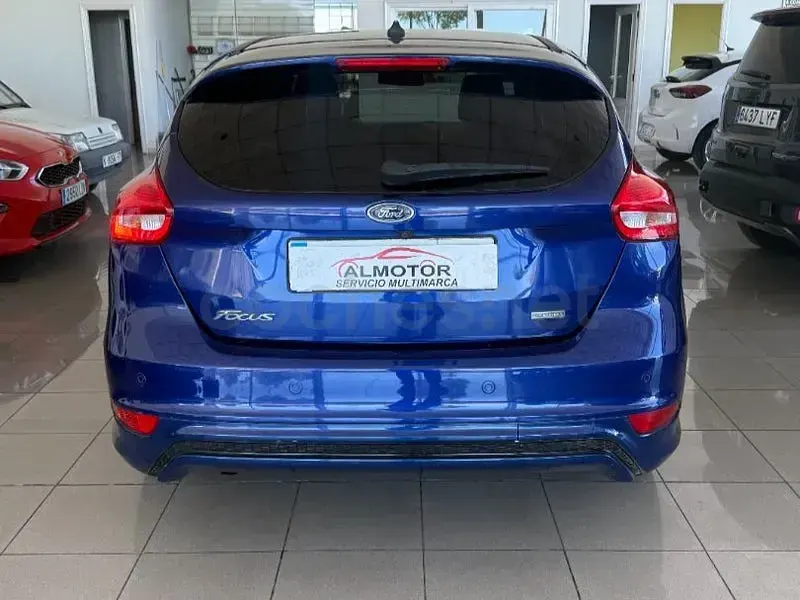 Usado Ford Focus ST-Line 125 CV (91 kW) 2018 Azul Berlina