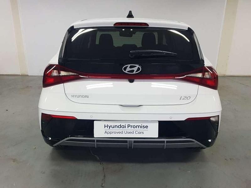 Usado Hyundai i20 101 CV (74 kW) 2024 Blanco Utilitario
