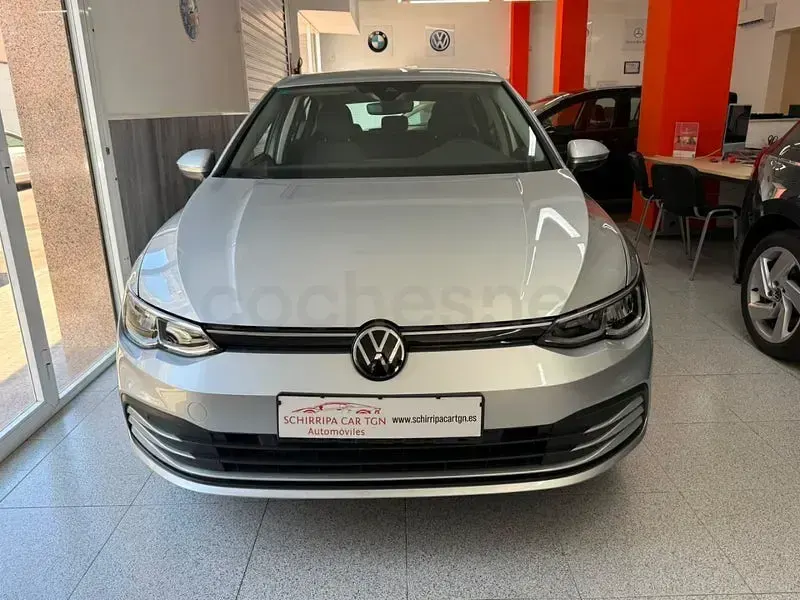 Usado VW Golf VIII Life 131 CV (96 kW) 2022 Gris / plata Berlina