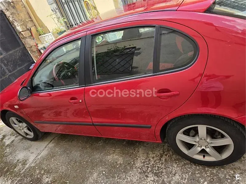 Usado Seat Leon 130 CV (95 kW) 2004 Rojo Utilitario