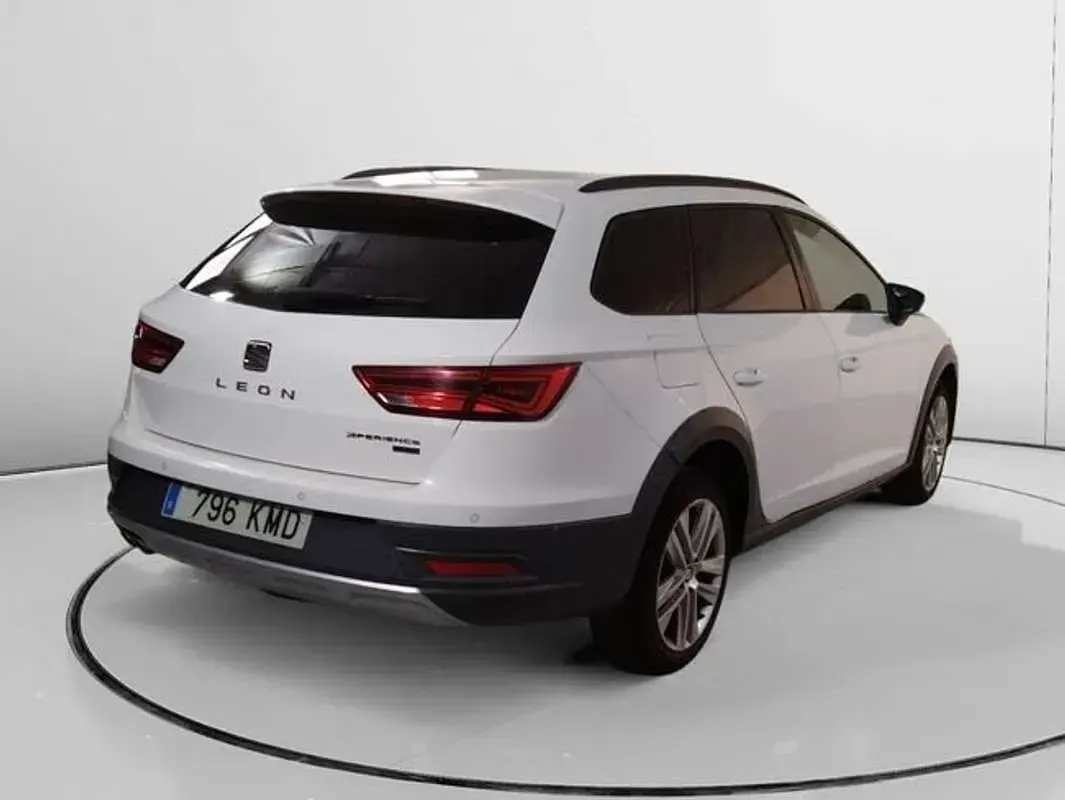 Usado Seat Leon X-Perience 4Drive 150 CV (110 kW) 2018 Blanco Familiar