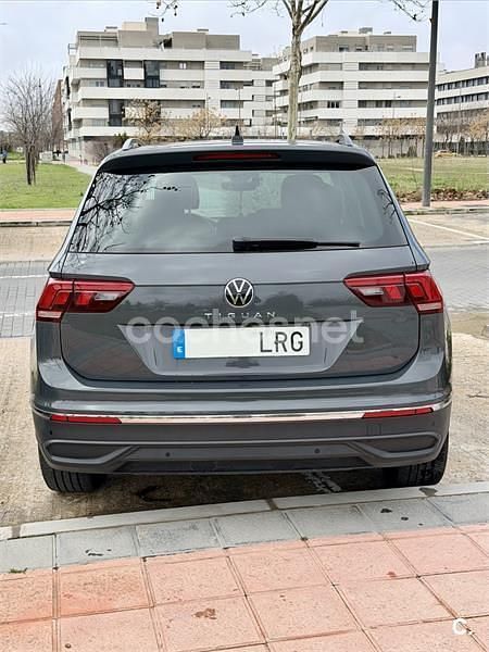 Usado VW Tiguan Life 150 CV (110 kW) 2022 Gris / plata SUV