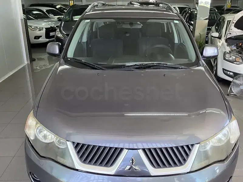Usado Mitsubishi Outlander Motion 156 CV (114 kW) 2009 Gris / plata SUV
