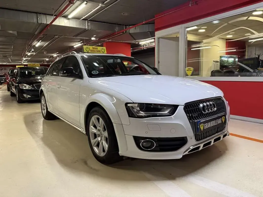 Usado Audi A4 Allroad Ambiente 245 CV (180 kW) 2014 Blanco Familiar