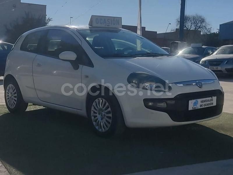 Blanco Usado 2011 Fiat Punto Active Utilitario | 3799 € (Precio justo) - Imagen 1/4