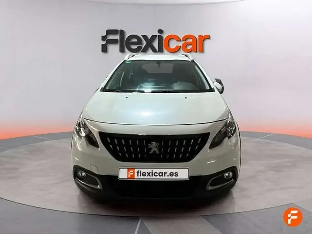 Usado Peugeot 2008 Allure 110 CV (80 kW) 2019 Blanco SUV