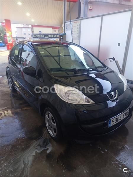 Usado Peugeot 107 Urban Move 54 CV (39 kW) 2007 Negro Utilitario