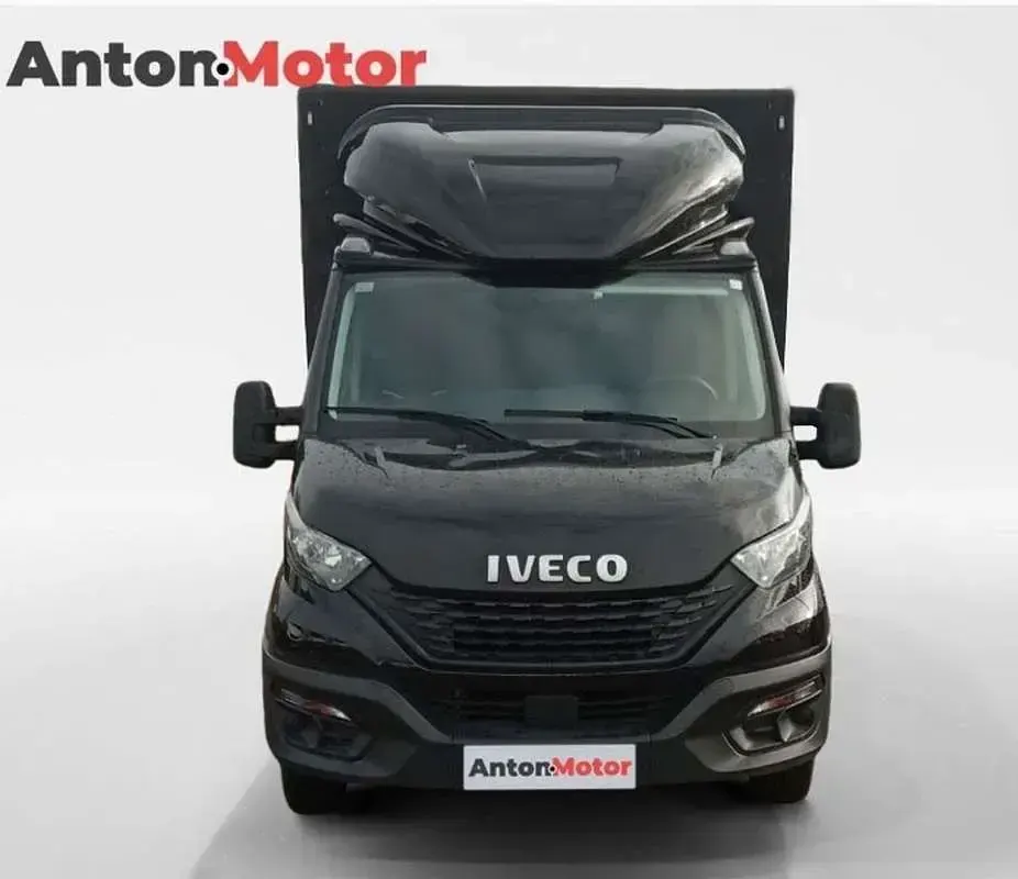 Usado Iveco Daily 137 CV (100 kW) 2021 Negro Van