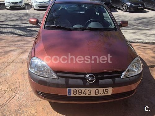 Usado Opel Corsa Comfort 75 CV (55 kW) 2001 Granate Utilitario