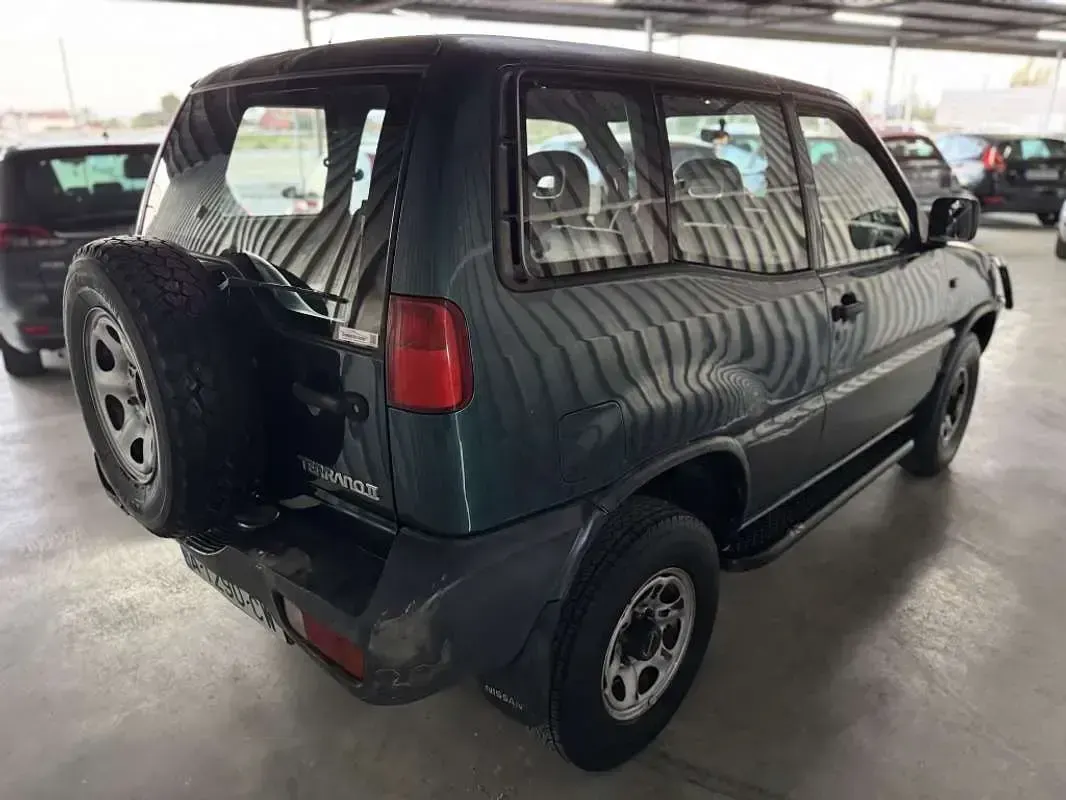 Usado Nissan Terrano Comfort 99 CV (72 kW) 1999 Verde SUV