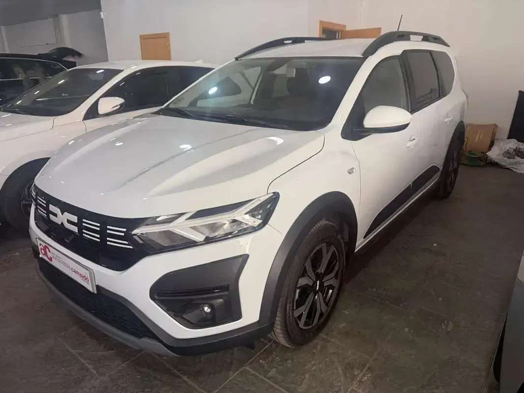 Usado Dacia Jogger Expression 110 CV (80 kW) 2023 Blanco Monovolumen