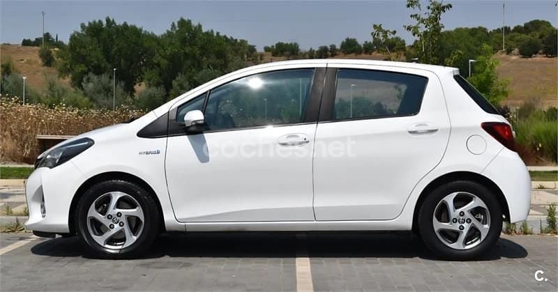 Blanco Usado 2015 Toyota Yaris Hybrid City Berlina | 10.000 € (Buen precio) - Imagen 1/4