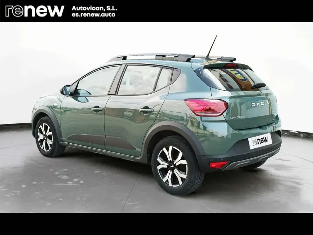 Usado Dacia Sandero Essentiel 101 CV (74 kW) 2023 Verde Berlina