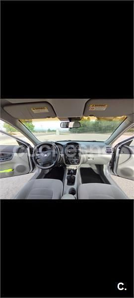 Usado Kia Cerato LX 105 CV (77 kW) 2007 Gris / plata Berlina