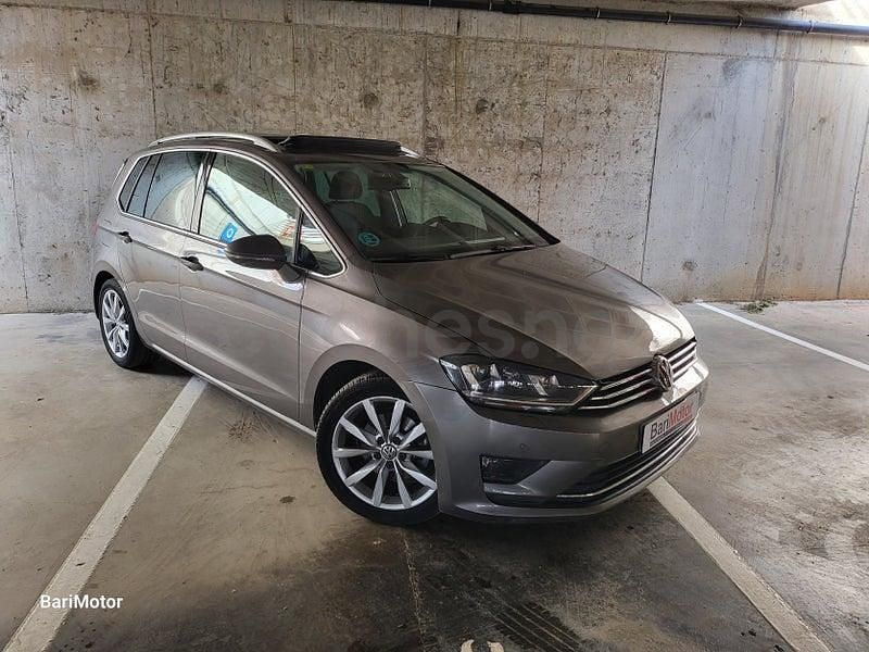 Usado VW Golf Sportsvan Sportline 110 CV (80 kW) 2016 Gris / plata Monovolumen