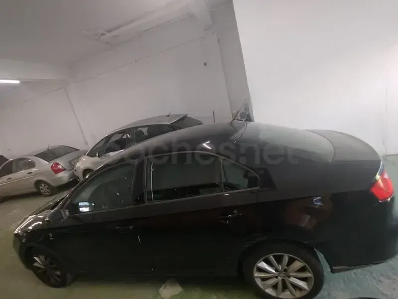 Usado Seat Toledo Ecomotive 105 CV (77 kW) 2012 Negro Utilitario