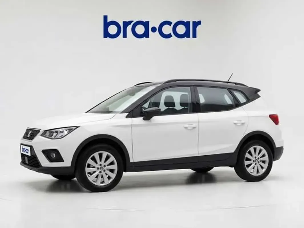 Usado Seat Arona Style 110 CV (80 kW) 2021 Blanco SUV