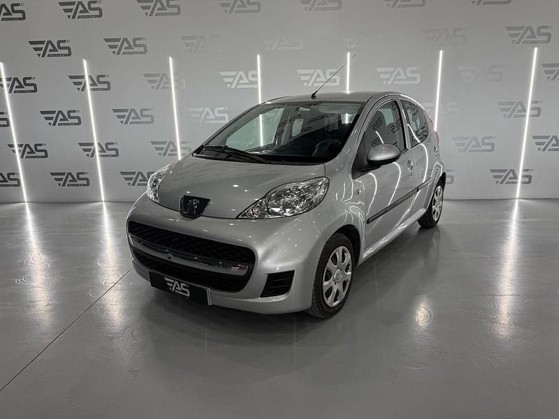 Gris Usado 2010 Peugeot 107 Utilitario | 5900 € - Imagen 1/4