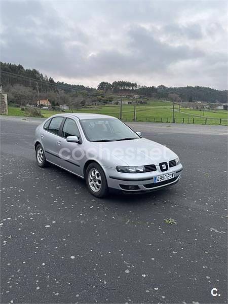 Usado Seat Leon 110 CV (80 kW) 2000 Gris / plata Utilitario