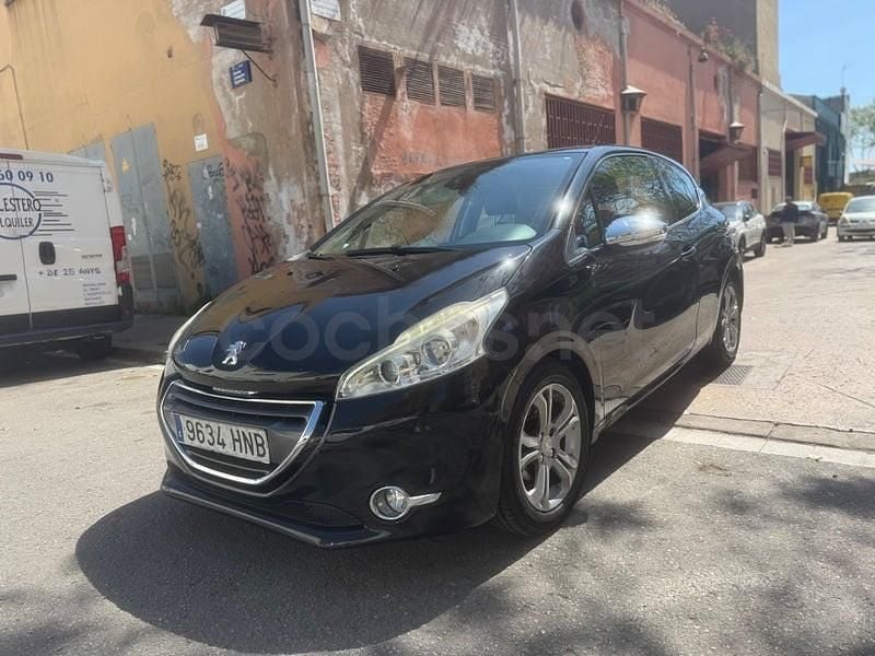 Usado Peugeot 208 Active 95 CV (69 kW) 2012 Gris / plata Utilitario