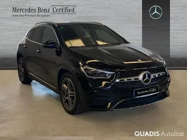 Usado Mercedes GLA200 150 CV (110 kW) 2022 Negro cosmos SUV