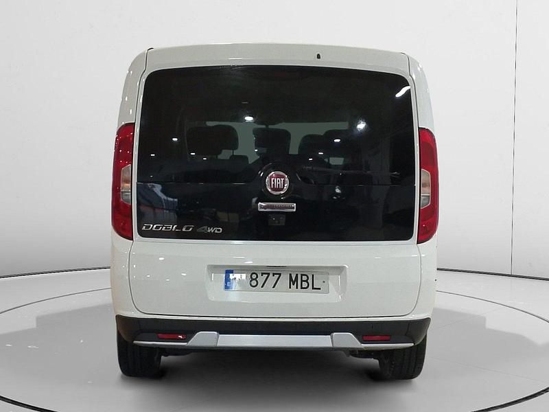 Usado Fiat Doblò Trekking 121 CV (88 kW) 2022 Blanco Monovolumen