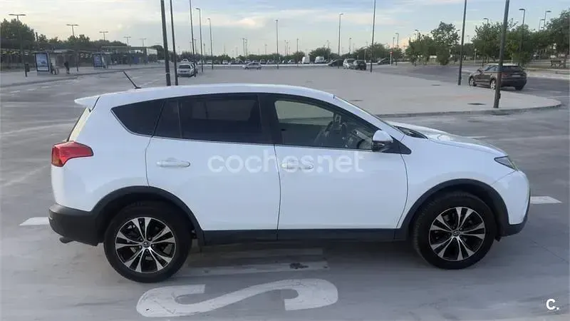 Usado Toyota RAV4 Advance 124 CV (91 kW) 2014 Blanco SUV