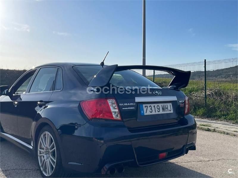 Usado Subaru WRX STI Sport 300 CV (220 kW) 2012 Violeta / lila Berlina