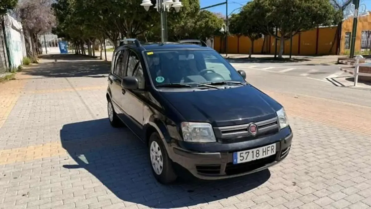 Usado Fiat Panda 71 CV (52 kW) 2011 Negro Utilitario