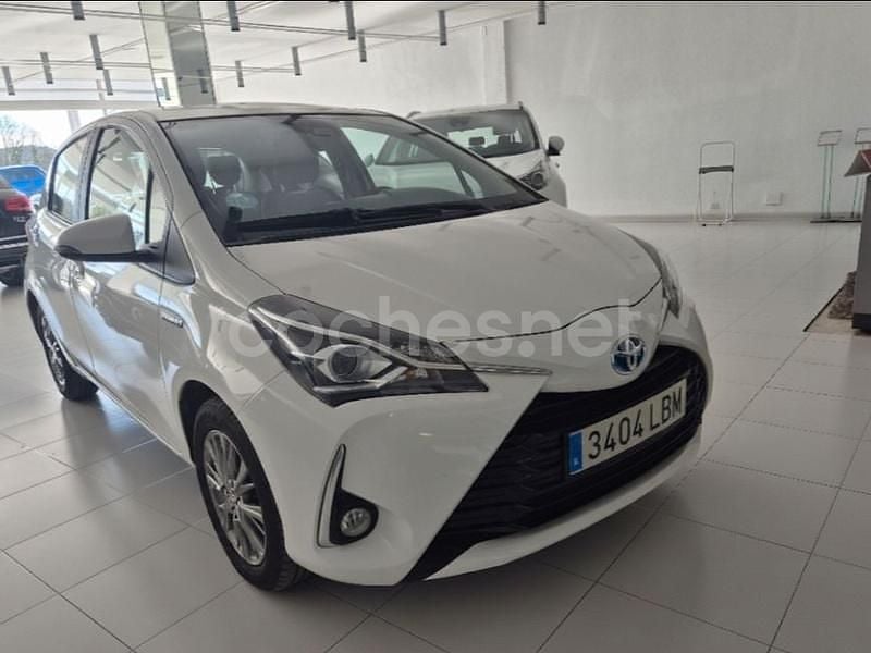 Blanco Usado 2019 Toyota Yaris Hybrid Active Berlina | 12.500 € (Precio justo) - Imagen 1/4