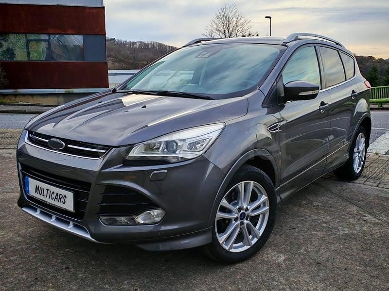 Usado Ford Kuga Titanium S 163 CV (119 kW) 2014 Gris / plata SUV