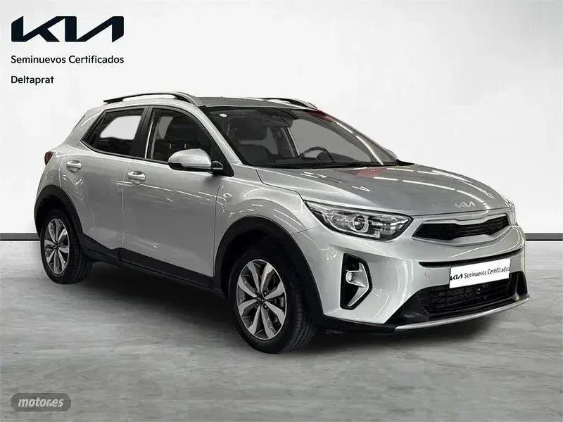 Usado Kia Stonic 100 CV (73 kW) 2025 Plateado SUV