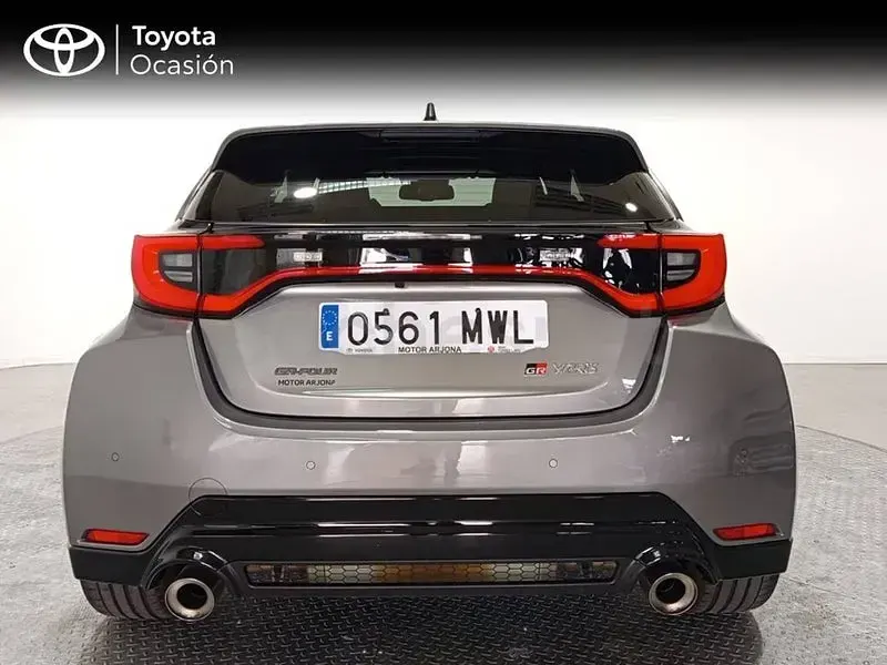 Usado Toyota Yaris 276 CV (202 kW) 2024 Gris / plata Utilitario